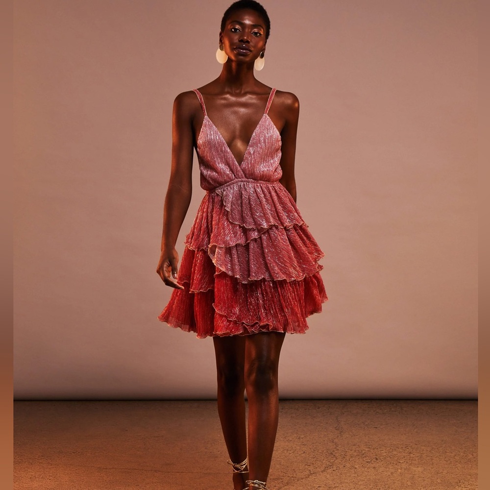 Plisse Degrade Lurex Frill Dress in Fuchsia
CHIO
Color: Fuchsia